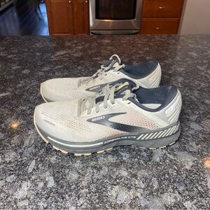 Brooks Women's Adrenaline GTS 22 Running Shoes  Size 7 Medium (B) Gray
